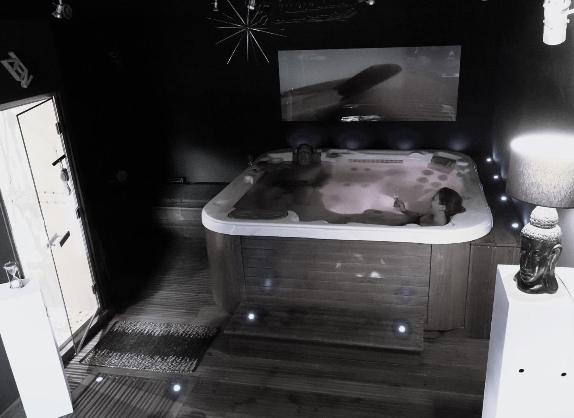 Gite A La Campagne Les Grandes Maisons Espace Jacuzzi Hammam Spa Lorris 외부 사진